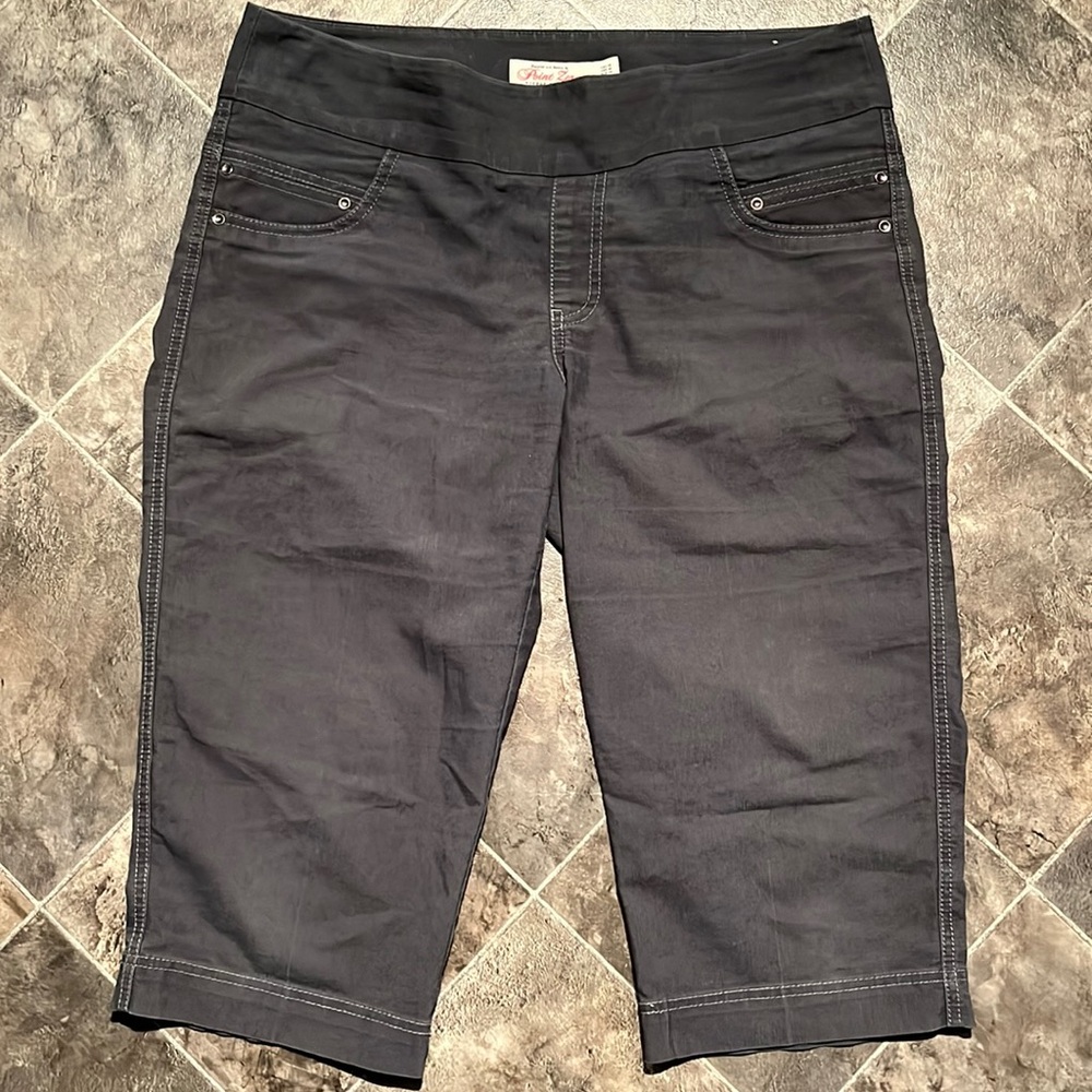 Point Zero Pull On Capris